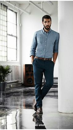 Discover stylish casual outfits for the office. Upgrade your work wardrobe with comfortable yet professional looks that blend fashion and functionality! Mens Business Casual, Smart Casual Office, Frank Morrison, Summer Office Wear, Look Office, Mens Fashion Smart, Mens Fashion Blog