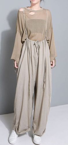 stylish women khaki cotton linen wide leg pants multiple wearing methods pants  #travelpants #wideleg #widelegpants #packing #travelpacking #packingtips #traveloutfits #vacationoutfits Loose Summer Clothes, Different Pants Styles, Oversized Pants Outfit, Linen Outfits For Women, Olive Linen Pants, Summer Pants For Women, Wide Linen Pants, Loose Cotton Pants, Natural Fiber Clothing