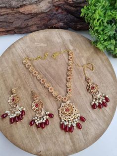 This stunning jewellery set from My Jewel Box is perfect for any special occasion. The Rajwari Gold Look Set comes with a gorgeous pair of earrings and a tikka, all featuring multiple natural stones in a beautiful multicoloured design. The set is perfect for anyone looking for Indian/Pakistani bridalwear or partywear jewellery. The excellent cut grade and natural stone creation make this set a high-quality and unique choice. Whether you're celebrating an engagement, wedding, anniversary, birthda Fairytale Fantasy, Jewel Box, Jewellery Set, Fashion Costume, Stunning Jewellery, Engagement Wedding, Bridal Wear, Jewelry Set, Party Wear