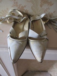 Vintage leather shoes in white with a slight gold sheen.  These have a pointed toe with a strap across the top and ankle ties.  There is a small wedge heel.  Very good vintage condition. Size 39 eur  6 uk Length from toe to heel;  11" Across instep;  6" Length of tie;  25" Made by ROSEMETAL Leather White Shoes Wedding, Vintage Leather Shoes, White Wedding Shoes, Handmade Sandals, Vintage Heels, Pink Sandals, Shoes Wedding, Jelly Shoes, Unique Shoes