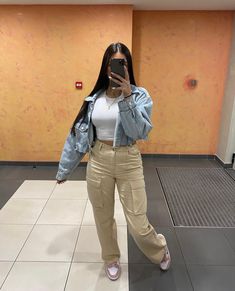 Parachute Pants Outfit Black Women, Beige Cargo Pants Outfit Winter, Jordan Rose, Stylish Business Outfits, Khakis Outfit, Cargo Outfit