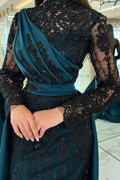 Black Dress Hairstyles Classy, Heavy Gowns, Dresses Soiree, Dinner Dress Classy Elegant, Long Sleeve Black Evening Dress, Long Sleeve Mermaid Prom Dress, Mermaid High, Party Wears, Female Samurai