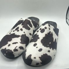 Bnwot. Cow Women’s Clogs. Size 5. Smoke Free Home Shoes 7 Casual White Slip-on Mules, Comfortable White Round Toe Mules, Comfortable White Clogs With Flat Heel, Casual White Synthetic Mules, Casual White Mules With Round Toe, Casual White Round Toe Mules, Comfortable White Flat Clogs, White Closed Toe Casual Mules, Casual White Flat Heel Mules