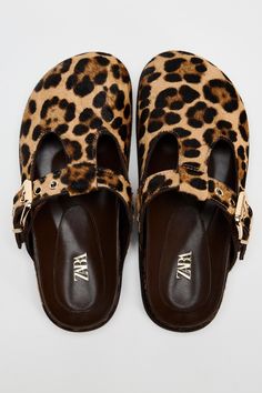 ANIMAL PRINT LEATHER CLOGS Trendy Amazon Finds, Leopard Birkenstocks, Leopard Print 2024, Custom Birkenstocks, Comfortable Work Shoes Women, Animal Print Clothes, Leopard Accessories, Shoes For Fall, Blazers Shoes