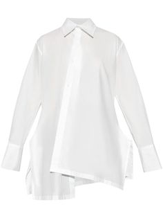 white cotton asymmetric design classic collar high-cuffs buttoned-cuff sleeves front button fastening asymmetric hem Chic Asymmetrical Office Shirt, Chic Asymmetrical Shirt For Office, Asymmetrical Cotton Shirt, Chic Asymmetrical Cotton Shirt, White Asymmetrical Top For Formal Occasions, Modern Asymmetrical Formal Blouse, Modern Asymmetrical Blouse For Formal Occasions, White Asymmetrical Cotton Shirt, Modern White Blouse With Fold Down Collar