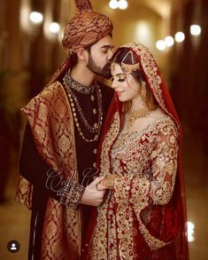 Muslim Bride Photoshoot, Nikah Inspiration, Islam Wedding, Muslim Wedding Photos, Bride Groom Photoshoot, Pakistani Wedding Photography, Pose Couple, Bride Groom Poses