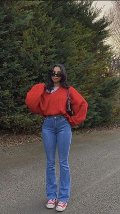 Red sweatshirt: https://amzn.to/41uXzJU  White t shirt: https://amzn.to/3Slrgss  Pants: https://amzn.to/3XZgKs1  Shoes: https://amzn.to/41hWpBi  sunglasses:https://amzn.to/3xLQxTm Neue Outfits, Outfit Jeans, Causual Outfits, Swaggy Outfits, Mode Inspo, Fashion Streetwear, Cute Simple Outfits, Outfit Inspo Fall, Mode Vintage