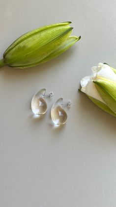 ARGI DANELI - TEAR DROP Earrings Water Drop Jewelry, Drop Earrings Outfit, Transparent Earrings, Teardrop Jewelry, Droplet Earrings, Baby Shoot, Clear Earrings, Tear Drop Earrings, Acrylic Light