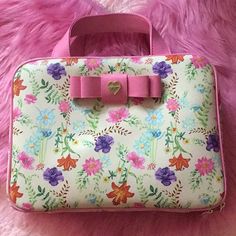 Gorgeous Floral Botanical Print Zip Case. Extremely Versatile Use. 2 Inner Clear Zip Compartments. 12” Length 10” Height 4” Width Brand New Without Tags. Never Used. Impeccably Clean Condition. Questions? Please Comment Below Pink Satchel For Travel, Gift Bag Style, Cute Pink Shoulder Bag With Zipper Pouch, Pink Bags With Zipper Closure For Gifts, Pink Shoulder Bag With Zipper Pouch, Pink Bag With Zipper Closure For Gift, Pink Bag With Zipper Closure As Gift, Pink Rectangular Cosmetic Bag For Daily Use, Cute Pink Bag With Zipper Closure, Rectangular Pink Cosmetic Bag For Daily Use