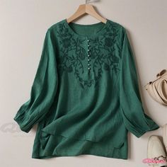 Green Long Sleeve Top With Intricate Embroidery, Green Long Sleeve Embroidered Top, Green Long Sleeve Folk Top, Green Long Sleeve Embroidered Cotton Top, Traditional Green Embroidered Shirt, Loose Linen Shirt, Cotton Tops Designs, Simple Dress Casual, Retro Blouse