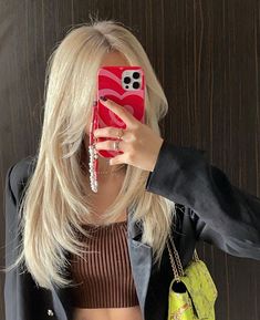 Light Blonde Curtain Bangs Long Hair, Hair Trends Of 2023, Blonde Hair Inspiration Straight, Blonde Hair Color Ideas Bright, Blonde Hair Inspiration 2023, Blonde Haircuts Long, Blond Hair Outfit, Outfit Ideas Blonde Hair, Blonde Outfit Ideas