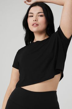 The Cropped All Day Short Sleeve is the ultimate everyday, throw-on-and-go crew neck tee. It’s made from super-soft, lightweight modal jersey fabric and hits right at the waist — perfect for creating effortless and endless outfits with any Alo bottom. Wear it solo or layered under a light cover up and get going. Super-soft modal jersey fabric Pairs perfectly with go-to high-waist bottoms Designed & uniquely fit to flatter every size Wear-tested by our in-house team for the perfect fit Woman Back, Light Cover, Instagram Outfits, High Waist Bottoms, Back Women, Outfit Maker, Alo Yoga, Crew Neck Tee, High Waisted Leggings