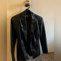 Brand New Zara Blazer Faux Leather Xs God Condition Only Wear One Time It’s Doesn’t Fit Me Thats The Reason , L Like Too Much You Can Wear Whatever You Want Black Corduroy Jacket, White Waistcoat, Zara Leather Jacket, Zara Tweed, Zara Jacket, Zara Blazer, Quarter Zip Jacket, Vegan Leather Jacket, Woven Jacket