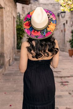 This beautiful Mexican Fedora is made out of Palm and has beautiful embroidered flowers. It is perfect to add that special touch to any outfit.  The hat itself is made out of Palm and is very light and breathable. Find more colors here: https://www.etsy.com/es/listing/1004902053/sombrero-mexicano-de-palma-sombrero?ref=listing_published_alert Mexican Palm, Mexican Sombrero, Mexican Hat, Embroidered Belt, Floral Hat, Beautiful Belts, Traditional Mexican, Embroidered Hat, Leather Slip On Shoes