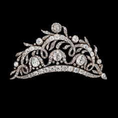 Art deco 925 sterling silver royal tiara, for her, wedding tiara, bridal  jewelry  Metal: Sterling Silver Metal Purity: 925 Metal Wt: 90.50 Grams Diamond Type:American Diamond zircon CZ  Diamond Color:white  Diamond Clarity:AAA+ Diamond-Cut: Good Diamond Shape: Round  Diamond Wt: 35.89Ctw Item Hight: 58.98 mm Item inner Length: 296 mm Stone Type: Natural zircon  Product Color: Oxidized Black and Gold Rhodium Plated on Sterling Silver Royal Crowns, Beautiful Tiaras, Royal Tiaras, Diamond Tiara, Big Diamond, Royal Jewels, Wedding Tiara, Royal Jewelry, Crown Jewels