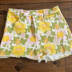 Size 28 Nwot Floral Print Cutoff Shorts From Show Me Your Mumu Retro Cotton Shorts For Spring, Green Retro Cotton Shorts, Green Cotton Retro Shorts, Trendy Yellow Shorts For Spring, Yellow Floral Print Bottoms For Spring, Yellow Bottoms With Floral Print For Spring, Yellow Floral Print Shorts, Yellow Cotton Bottoms For Spring, Spring Lemon Print Bottoms