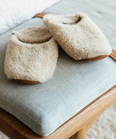 Inside Julia Hunter's Los Angeles Hills Hideaway Moroccan Slippers, Shearling Slippers, Jenni Kayne, Moroccan Style, Cushion Fabric, Banquette, Get Dressed, Slippers, Angeles