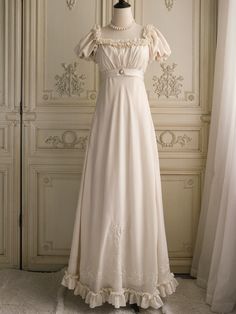 Immerse yourself in the elegance of the Regency era with this exquisite cream Bridgerton-inspired dress. Perfect for brides and special occasions, this gown combines vintage charm with luxurious details, making it a timeless addition to your wardrobe. Elegant Design: Featuring a classic Regency silhouette, this dress b Regency Era Nightgown, Regency Era Dress To Impress, Regency Silhouette, Regency Era Dress, Bridgerton Dresses, Regency Dresses, Nontraditional Wedding Dress, Antoinette Dress, Elegant Long Dress