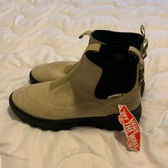 Brand New With Tags Van Suede Bootie Winter Boots Vans, Vans Boots, Vans Suede, Women's Vans, Shoes Brand, Womens Vans, Suede Booties, Winter Rain, Vans Shoes