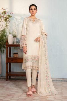 Classic Off White Embroidered Pakistani Salwar Kameez with Dupatta Bonanza Satrangi, Pakistani Salwar, Raw Silk Fabric, Pakistani Salwar Kameez, Maria B, Basic Wear, Shalwar Kameez, Suit Fabric, Luxury Dress