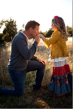 Family Picture Poses, Family Photo Pose, Father Daughter Dance