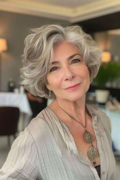 Kratke Frizure, Haircuts Older Women, Grey Curly Hair, The Haircut, Layered Haircuts For Medium Hair, Beautiful Gray Hair, Beautiful Haircuts, Curly Hair Photos