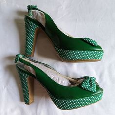 Miss Bisou 4 1/4" Heels Turquoise/White Polka Dot Leather And Grosgrain Peep Toe Bow On Toe Back Strap Size 8m Green Closed Toe Retro Heels, Retro Green Closed Toe Heels, Green Retro Closed Toe Heels, Green Retro Heels With Round Toe, Retro Green Heels With Round Toe, Green Platform Heels With Round Toe, Retro Green Round Toe Heels, Vintage Green Heels With Round Toe, Vintage Green Round Toe Heels