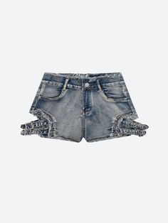 Estos shorts de mezclilla cuentan con un diseño desgastado con cortes que combina un estilo urbano vanguardista con comodidad informal. Presentan acentos deshilachados prominentes y cortes estratégicos para lograr un estilo rebelde y moderno. Combinados sin esfuerzo con botas gruesas, estos shorts son el ancla perfecto para un atuendo audaz que habla de una estética feroz y vanguardista. Perfectos para esos días soleados en los que quieres hacer una declaración sin comprometer la comodidad y la movilidad.




 Material de mezclilla

 Detalles recortados con cinturones a los lados.

 Detalles desgastados

 Bolsillos dobles en la parte delantera y trasera.

 Cierre con botones y cremallera

 Detalles de la trabilla del cinturón

 Cintura alta

 Algodón, poliéster Trendy Cutoff Jeans With Built-in Shorts, Cutoff Shorts With Belt Loops For Streetwear, Trendy Streetwear Shorts With Belt Loops, Trendy Belt Loops Shorts For Streetwear, Edgy Cutoff Jean Shorts With Belt Loops, Edgy Denim Shorts With Belt Loops, Ripped High Rise Jean Shorts For Streetwear, Edgy Denim Shorts With Frayed Hem, Punk High Waist Denim Jean Shorts