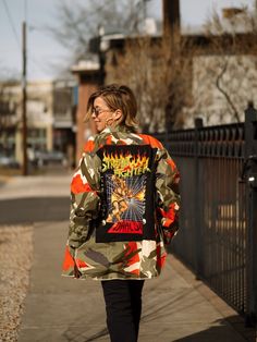 "Where my gamers at?! Or if not- how about just a vibrant, fun jacket?! This gorgeous camo shirt jacket was a Vans x Nigel Cabourn limited edition- now with the addition of this OOAK Street Fighter- Dahl Sim graphic. Beautiful and functional- it has also FOUR front pockets (soooo much storage, amirite?)  100% cotton shell, metal snap closures  Approx measurements: Men's size L Pit to pit: 25\" Drop from mid shoulder: 29\" (For reference, I am 5'3\" and approx 120 lbs. in the photos!) Adorned wit