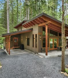 a small cabin in the middle of some trees