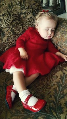 This red Christmas dress showcases a simple and classic design that will ensure that your little one looks absolutely fabulous.  Additionally, this set is much more than a means to keep your child warm during the winter season, as it offers a holiday vibe and comes with a personalized touch. Moreover, if you feel these colors aren't right for your kid or wish to add a little more decoration, then do not hesitate to get in touch. As I am here to help you in any possible way and will offer you a completely custom piece if need be. MATERIAL: This red dress is crafted using premium grade silk (25 %) and mohair (75 %). > Colors in the photos: red and off white (12 and 5)   Choose your color combination! The first color is for the dress, the second color is for dress inner part > Every girl is s Baby Christmas Dress, Knitted Dress Outfit, Girl Christmas Outfit, Kids Winter Outfits, Christmas Dress Baby, Red Christmas Dress, Dress Baby Girl