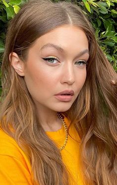 Soft Autumn Color Palette and Wardrobe Guide – Dream Wardrobe Gigi Hadid Soft Autumn, Soft Autumn Hair, Colour Wardrobe, Nude Evening Dresses, Soft Autumn Makeup, Dress For Chubby, Soft Autumn Palette, Colour Palate, Soft Autumn Color Palette