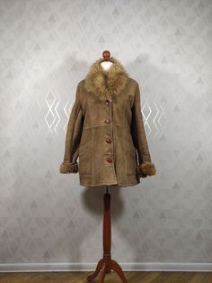 This is a very well preserved genuine sheepskin jacket. The jacket is in good vintage condition.  The jacket has two pockets on the sides. Made in Poland Dimensions: total length: 78cm sleeve length from collar: 75 cm sleeve from armpit: 43  cm chest: 2x54 cm in waist: 2x 48 cm Vintage Winter Shearling Outerwear, Vintage Shearling Fur Coat With Faux Fur Trim, Vintage Sheepskin Leather Jacket For Fall, Vintage Leather Jacket With Faux Fur Lining For Winter, Vintage Shearling Leather Jacket For Fall, Vintage Leather Jacket For Winter, Vintage Sheepskin Fur Coat For Cold Weather, Vintage Shearling Leather Jacket With Faux Fur Lining, Vintage Brown Shearling Outerwear