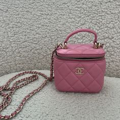 Pink Mini Vanity Handbag Chanel Mini Chanel, Chanel Mini Bag, Chanel Vanity, Mini Vanity, Bags Pink, Mini Pink, Chanel Mini, Pink Chanel, Chanel Bags