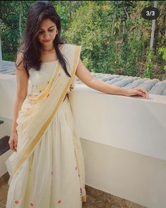 Onam College Outfits, Palazzo Onam Outfit, Onam Outfit Ideas For Women, Onam Look For Women In Saree, Half Saree Traditional Kerala, Onam Outfits For Women, Davani Half Saree Kerala Set, Traditional Davani Dress, Traditional Dawani Designs