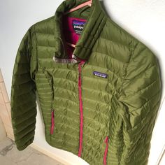 Patagonia Down Sweater Jacket In Buffalo Green Women’s Medium Great Condition Patagonia Down Sweater, Patagonia Jacket, Patagonia Jackets, Patagonia Womens, Sweater Jacket, Patagonia, Buffalo, Puffer, Jackets & Coats