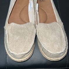 Levi Strauss Signature Womens Flats Loafers Canvas Beige/Tan Slip On. Size 10. New Without Tag. Beige Casual Loafers With Flat Heel, Casual Beige Loafers With Flat Heel, Beige Comfortable Slip-on Loafers, Comfortable Beige Slip-on Loafers, Comfortable Beige Flat Heel Loafers, Beige Flat Loafers, Beige Casual Flats With Round Toe, Casual Beige Flats With Round Toe, Beige Round Toe Casual Flats