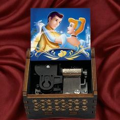 an old fashioned radio with the image of prince and princess on it's cover