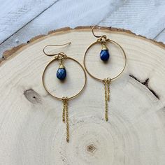 These Lapis Lazuli third eye chakra earrings are the perfect boho chic geometric dangle earrings! Awesome stocking stuffers for mom or Christmas gifts for a girlfriend!  This is a pair of lovely modern brass lapis lazuli earrings that I made using brass wire, lapis lazuli, brass jump rings, and brass ear wires. These earrings would go great with any casual or formal attire. All orders ship the next business day.  ......... Back to the shop: www.etsy.com/shop/samesunsetdesign Follow Me:  * IG: @samesunsetdesign * FB: https://www.facebook.com/samesunsetdesign Thank you so much for visiting my shop!  All my jewelry is handmade with great care and love, using only quality materials.  Please let me know if you have any questions as I am happy to answer all inquiries. Chakra Earrings, Witchy Earrings, Stocking Stuffers For Mom, Lapis Lazuli Earrings, Mothers Day Gifts From Daughter, Christmas Gifts For Girlfriend, Third Eye Chakra, Formal Attire, Christmas Gifts For Mom