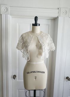 An exquisite antique 19th or early 20th century crochet lace shawl. Please see photos for beautiful detail.  12" Length from top to bottom. Clean and ready to wear. Victorian Crochet, Crochet Lace Shawl, Lace Bag, Tatting Lace, Lace Shawl, Lace Inset, Crochet Shawl, Vintage Lace, Antique Victorian