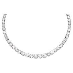 White Gold Karat 14K Four-prong setting riviera tennis necklace Graduated tennis necklace with round diamonds four-prong set. Expensive Necklaces, Necklace Stones, Diamond Tattoos, Diamond Mangalsutra, Diamond Pendant Sets, Diamond Tennis Necklace, Diamond Necklace Set, Von Dutch, Expensive Jewelry