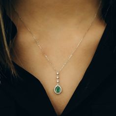 Emerald Necklace / Diamond Necklace / Genuine Emerald / Dainty Gold Necklace / Emerald Choker / Aesthetic Necklace / Girl Friend Necklace Gold Kt: 14K (if you want 18K please send a message) Special Gold Color: Rose Gold,White Gold,YellowGold PROPERTIES: 💎Stone: Diamond,Emerald 💎Emerald Carat: 0.75 💎Round Diamond Carat: 0.15 💎Color: H 💎Clarity: SI 💎Overall Diameter: 23.30x8.40mm 💎Micro Prong Setting 💎Non-Conflict Diamond 💎All diamonds and color stones are 100% natural 💎✨ Exquisite Diamond Drop Emerald Necklace - Free Shipping Worldwide! ✨💎 Elevate your jewelry collection with our breathtaking Diamond Drop Emerald Necklace, a true embodiment of luxury and sophistication. Handcrafted to perfection, this exquisite piece combines the brilliance of diamonds with the lush allure of em Gold Necklace Emerald, Emerald Necklace Gold, Choker Aesthetic, Gold Emerald Necklace, Emerald Choker, Collar Verde, Emerald And Diamond Necklace, Aesthetic Necklace, Emerald Necklace Pendant