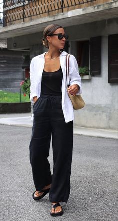 Italian Fashion Blogger, Milan Spring Fashion, 65 And Sunny Outfit, Easy Comfortable Work Outfits, Size 6 Fashion For Women, Slow Down In Style, Outfits For Summer Travel, London Street Style 2023 Summer, Summer Outfits White Button Up