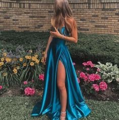 Debs Makeup, Birthday Robe, Blue Long Prom Dresses, Prom Dresses Open Back, Dresses With Split, Vestidos Boho, Simple Evening Dress, Emerald Green Prom Dress, Long Party Gowns