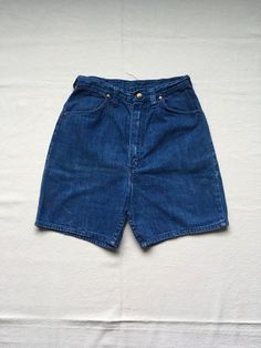 "1960s women's jean shorts Wrangler, made in USA snap top SCOVILL zipper denim cotton 2 front pockets 6 belt loops worn in to perfection denim has specks and lined patina pictures seem a bit dark measures, lying flat, waist- 12\" to 12 1/2\" (with a tug_ rise-12\" hip at bottom of J seam-18 1/2\" inseam-5 1/2\" hem-9 1/2\" out seam-16 1/2\"" Wrangler Black, Wrangler Vintage, Jean Bleu, Cocktail Dress Vintage, High Waist Denim, Jeans For Short Women, Blue Jean Shorts, Long Sweaters Cardigan, Denim Cotton