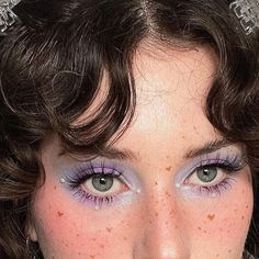 Whimsical Makeup Looks, Fun Eyeshadow Looks, Pastel Makeup Looks, Cool Eye Makeup, Whimsical Makeup, Fun Makeup Looks, Day Makeup Tutorial, Lover Makeup