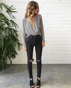 Shoe Styling, Pants For, Jeans Heels, Look Adidas, Fall Closet, Skandinavian Fashion, Blazer Outfit, Dress Sweater