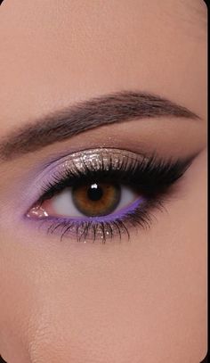 Putple eye look Makeup Looks Light Purple, Colorful Eye Makeup Purple, Purple Brown Smokey Eye, Cute Purple Eye Makeup, Make Up For Quinceanera Purple, Purple And Gold Wedding Makeup, Homecoming Makeup For Purple Dress, Dark Purple And Silver Eye Makeup, Makeup For A Lavender Dress