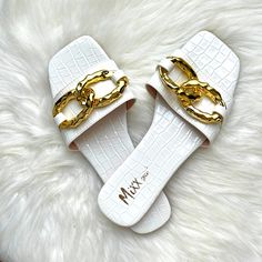 White Sandals With Gold Details Size 5.5, Never Worn! Trendy Gold Sandals With Textured Footbed, Chic White Sandals With Textured Footbed, Trendy White Slide Sandals, Trendy White Flat Sandals, Miss Lola, Gold Sandals, White Sandals, Shoes White, Gold Details