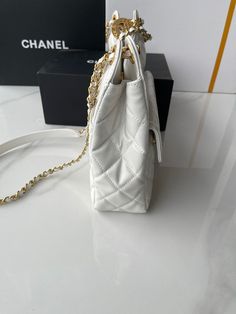 Size: 21.5cm*22.5cm*7cm It comes with Dust box, Care manual, Tag, and Paper bag. Lady Bags, Paper Bag, Clutch Bag, Bag Lady, Things To Come, Tote Bag, Shoulder Bag